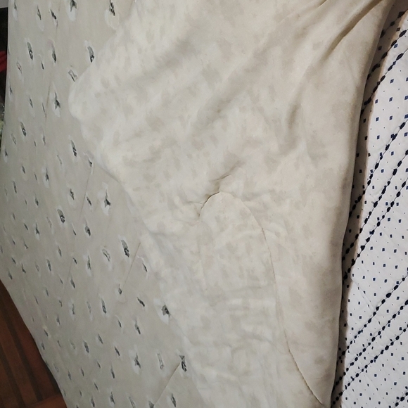 Comforter - Picture 3 of 3